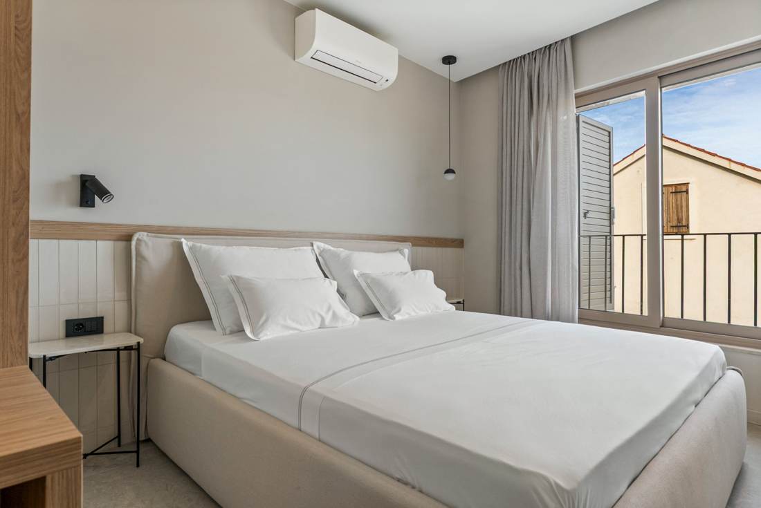 Double bedroom with air conditioning