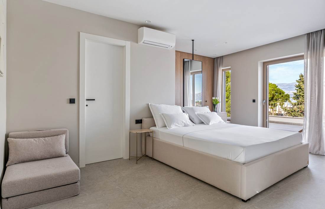 Bedroom with terrace access